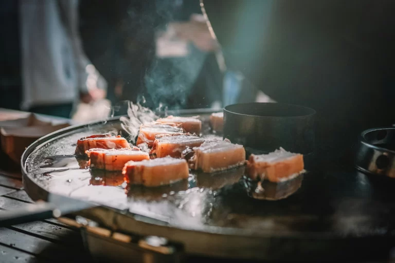 Segredos do Lar - Crédito Editorial Timo Voß Unsplash - Churrasco de Apartamento